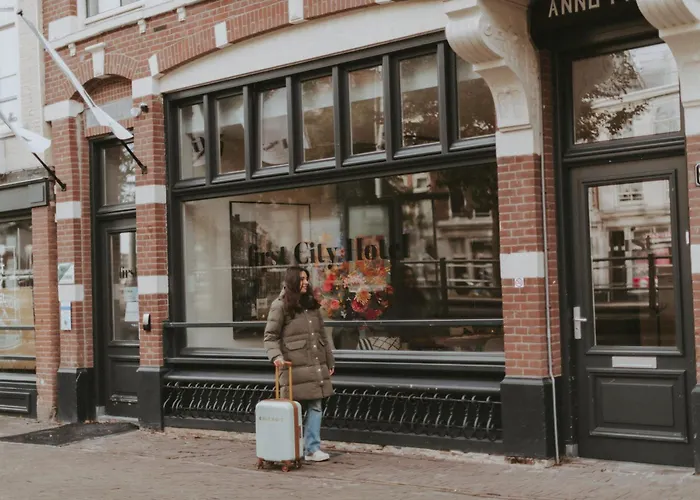Boutique Hotel First City
